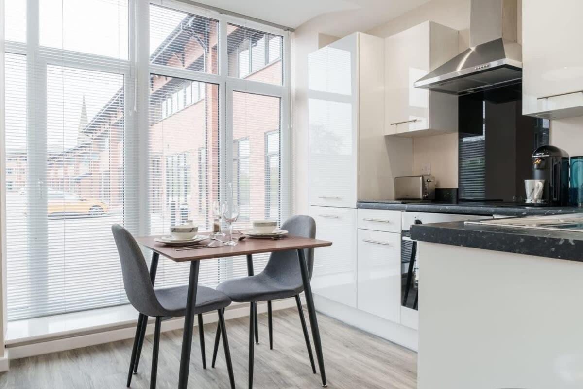 Bright 1 Bed Apartment Manchester - Sleeps 2 ภายนอก รูปภาพ