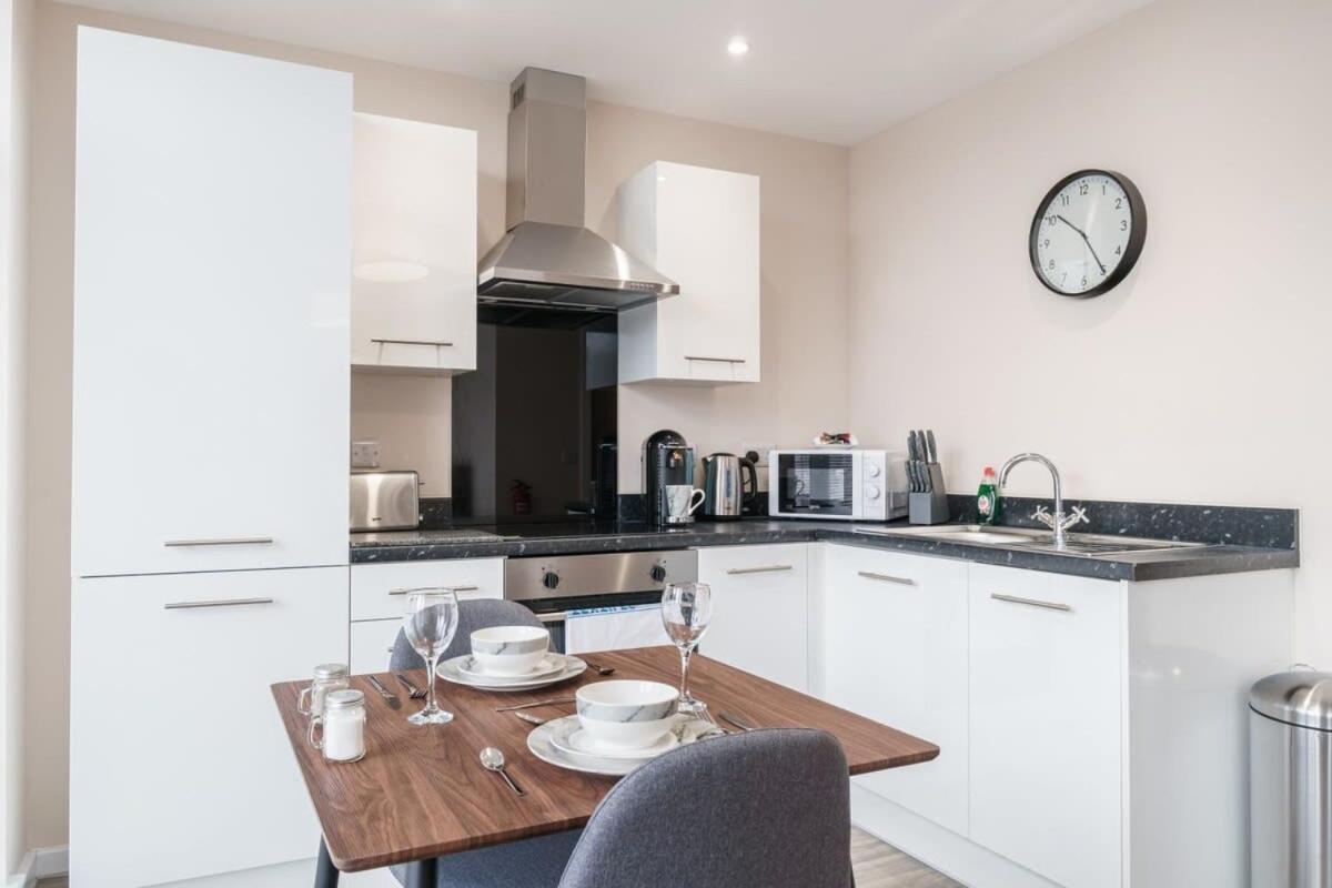 Bright 1 Bed Apartment Manchester - Sleeps 2 ภายนอก รูปภาพ