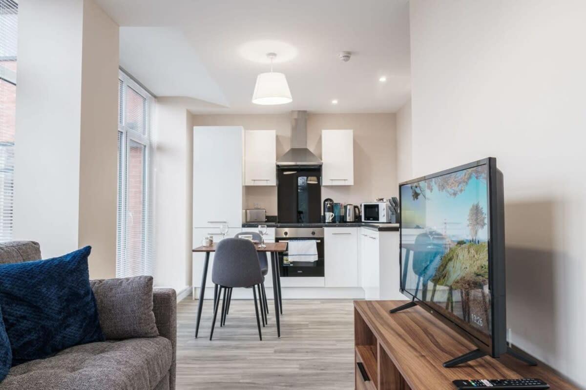 Bright 1 Bed Apartment Manchester - Sleeps 2 ภายนอก รูปภาพ